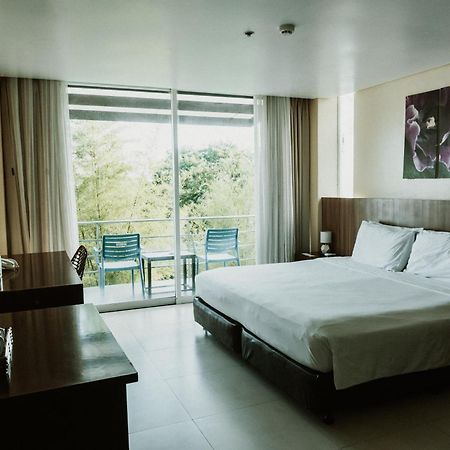 Ocean Suites Bohol Boutique Hotel Tagbilaran Dış mekan fotoğraf