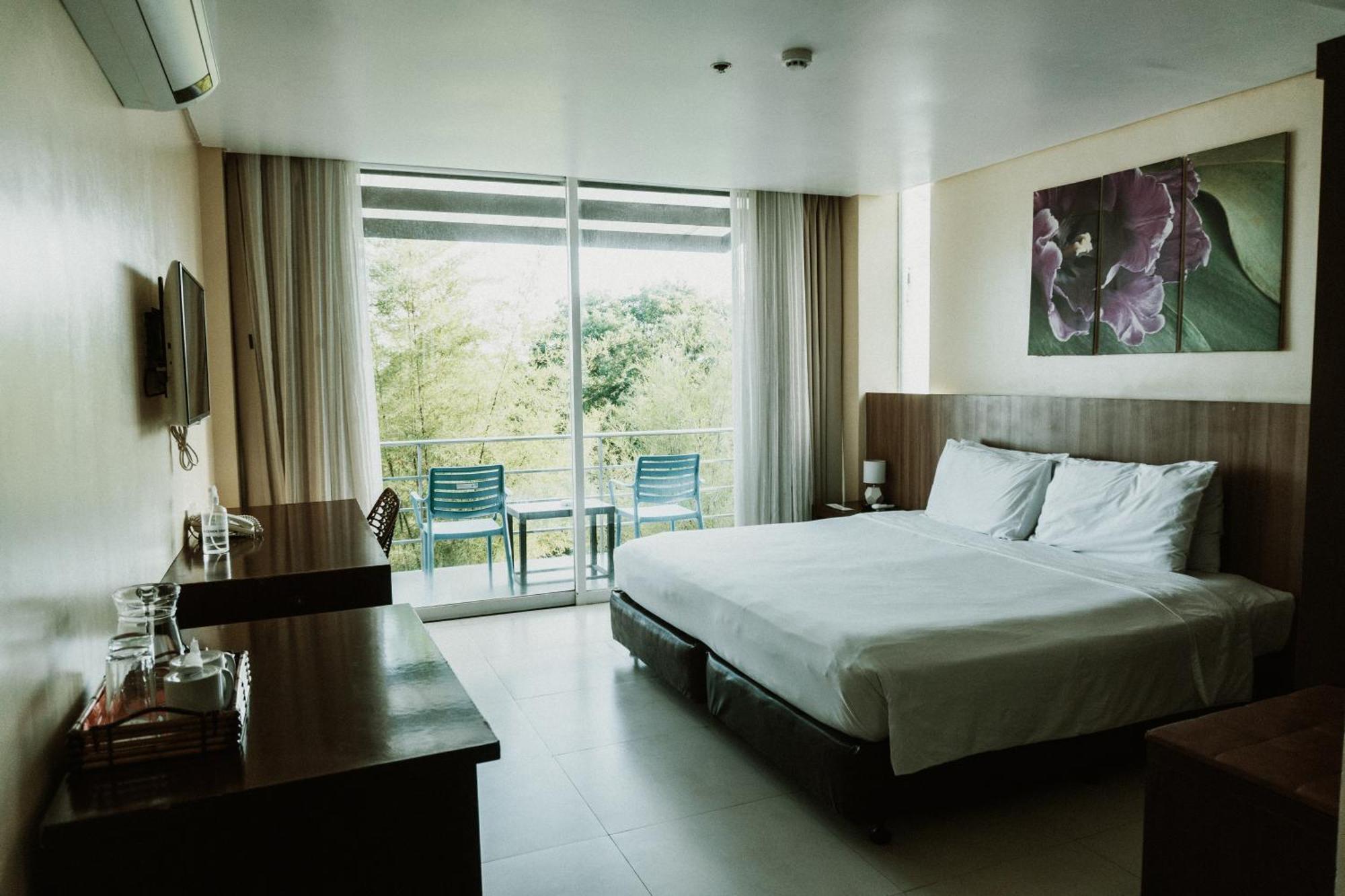 Ocean Suites Bohol Boutique Hotel Tagbilaran Dış mekan fotoğraf